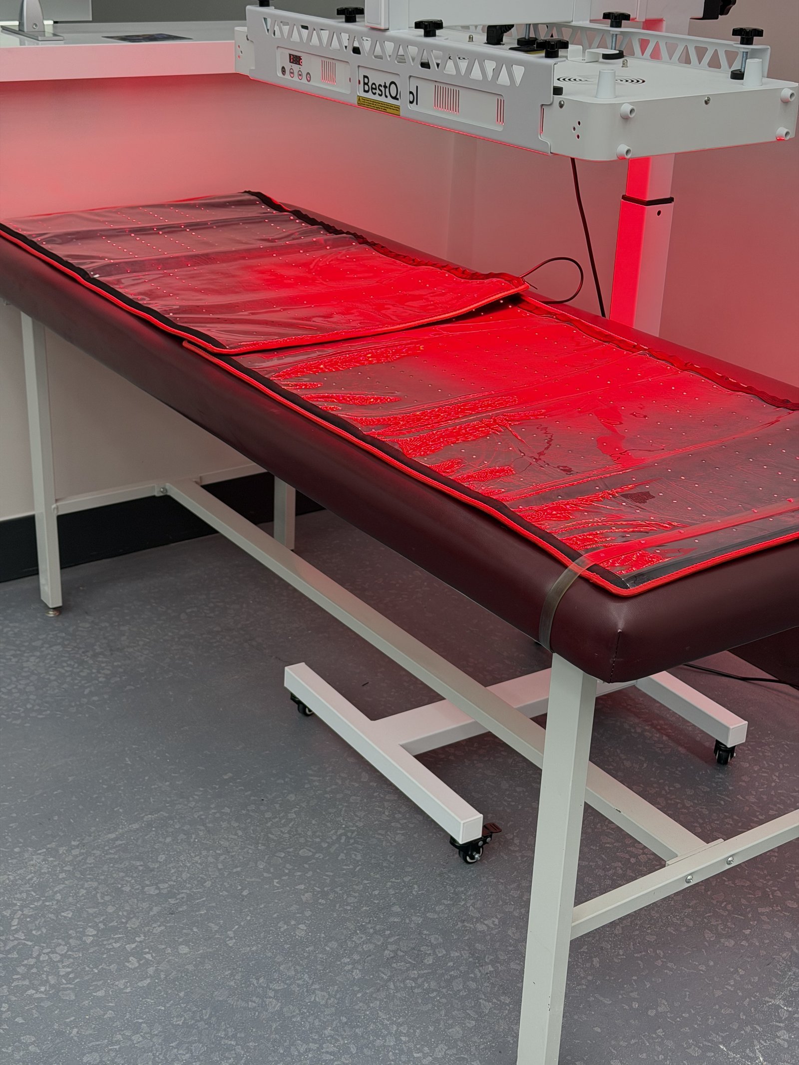 Whole-body red light therapy bed at Regen.MD, St. Louis