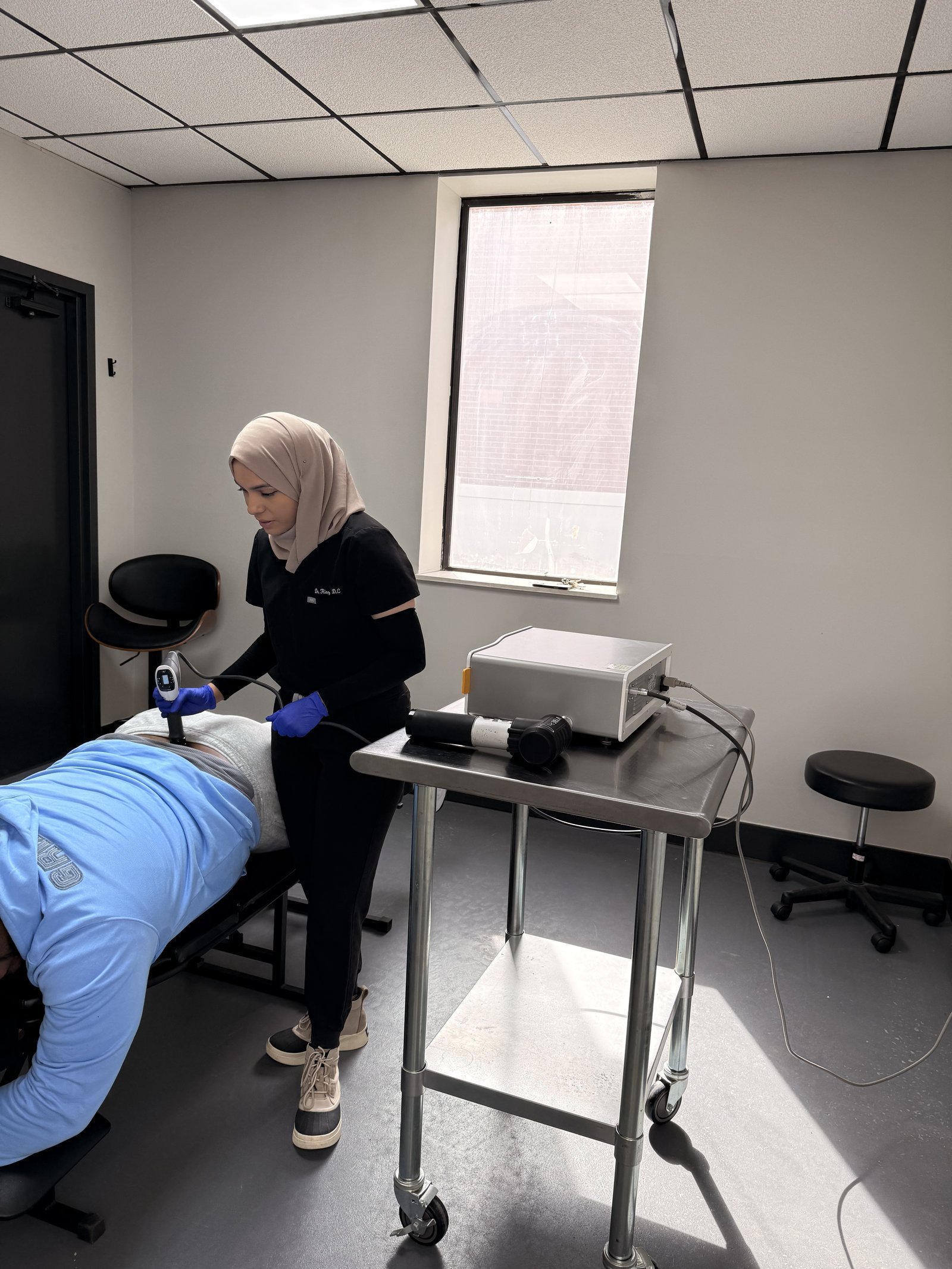Hands-on treatment session with a Regen.MD clinician, St. Louis